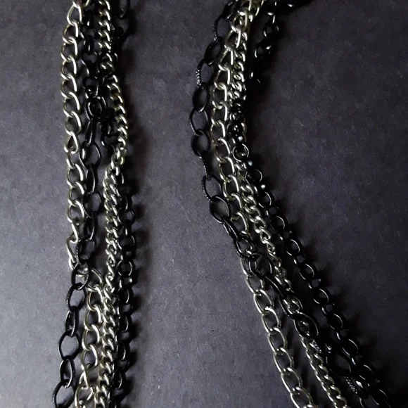 NY & CO BLACK ENAMEL MULTI CHAIN LINK STATEMENT NECKLACE - Picture 3 of 4